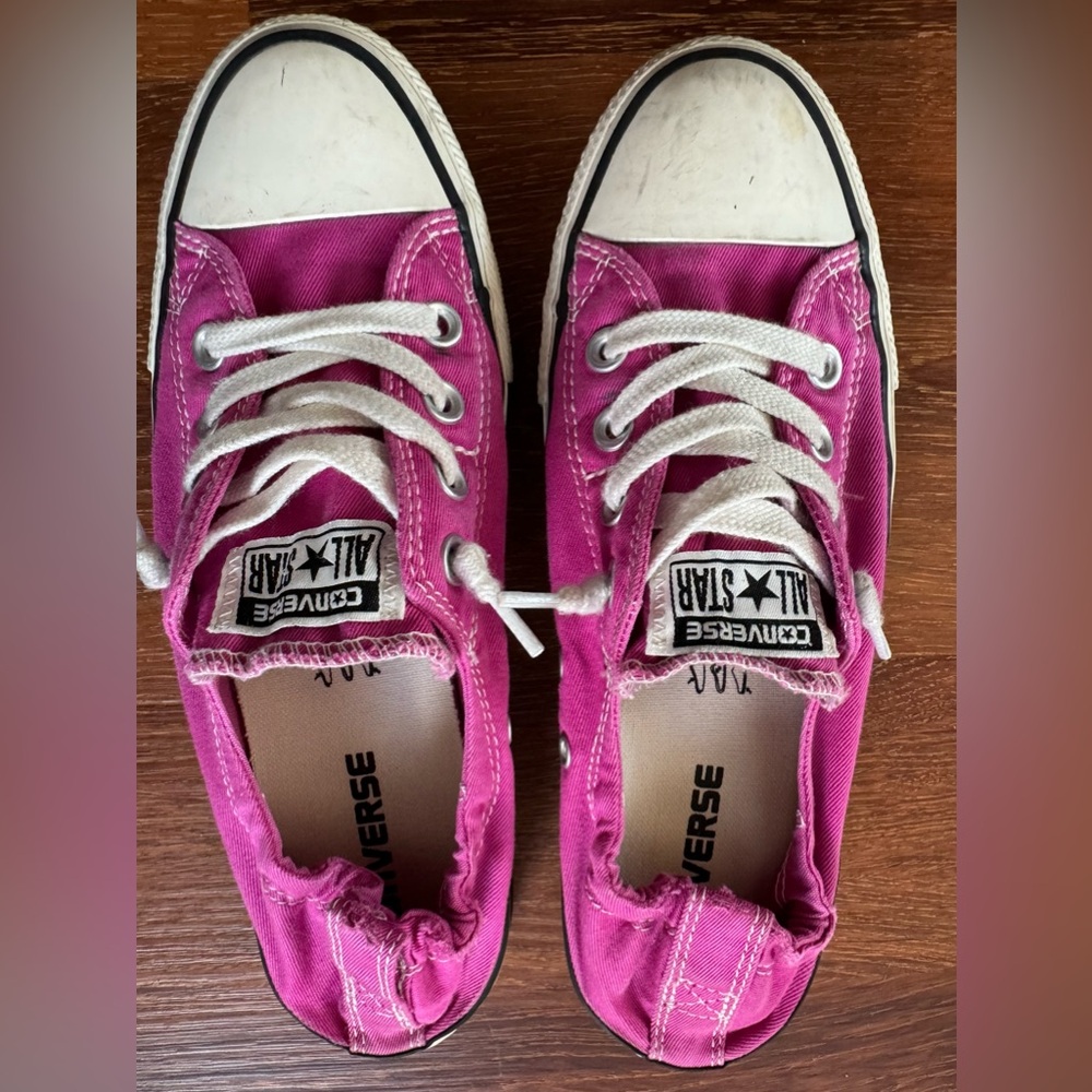 Size 8 women’s bright pink Converse
